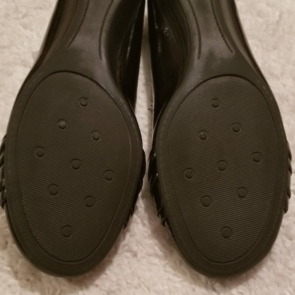 Brown Buckle-Toe Flats - New In Box - Picture 12 of 15